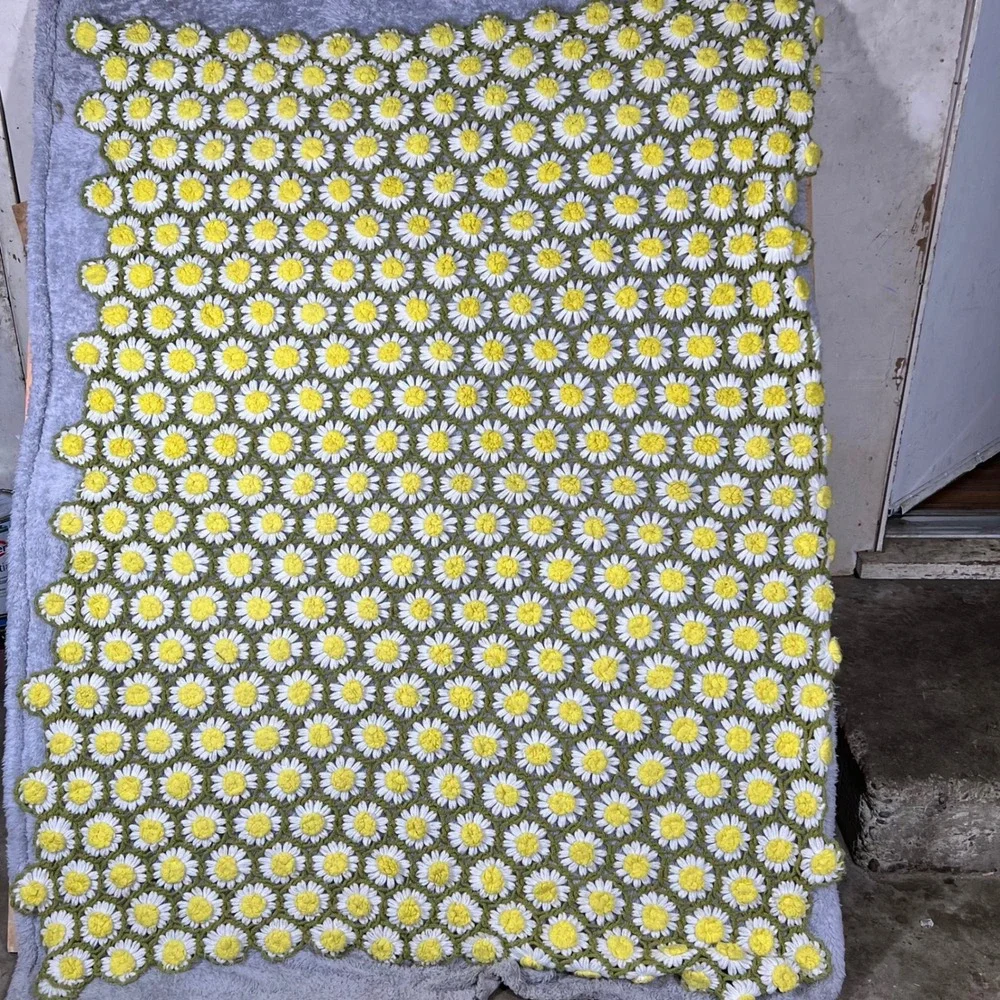 Vintage Crochet Daisy Afghan Blanket White Yellow Green Floral Throw 56x46